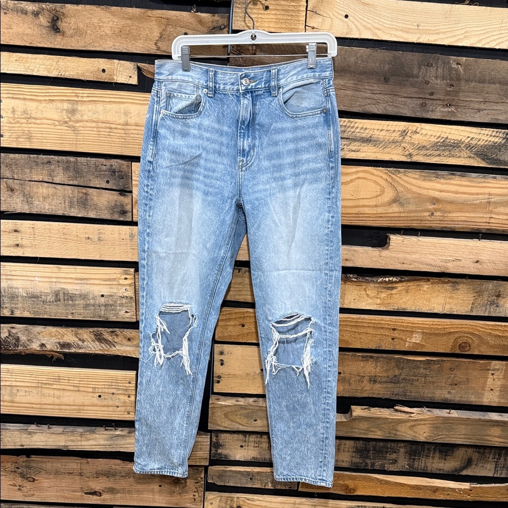 American Eagle High Rise Distressed Mom Straight‎ Leg Jeans Size 8 Long